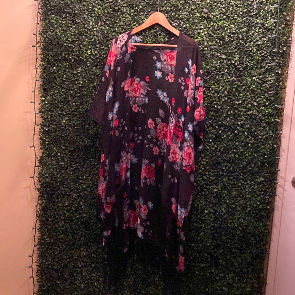 One Size floral black and red, pink flowers kimono